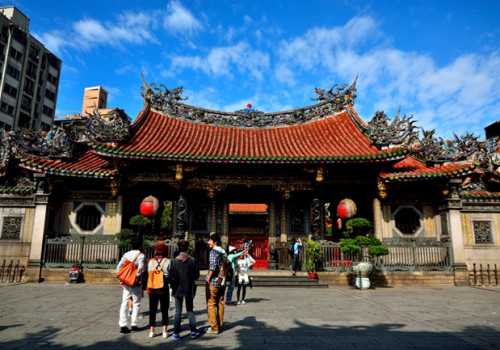 Đầu xuân viếng chùa Long Sơn - Đài Loan