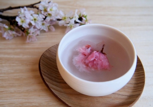 Du lịch Nhật Bản thưởng thức những món ăn ngon từ hoa anh đào