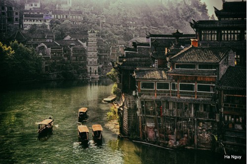 Vì sao Phượng Hoàng cổ trấn hút hồn du khách đến vậy
