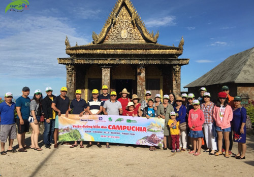 Hình ảnh kỷ niệm đoàn Campuchia khởi hành 28-4 dịp Lễ