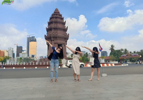 Kỉ niệm đoàn Campuchia khởi hành ngày 11-4-2019