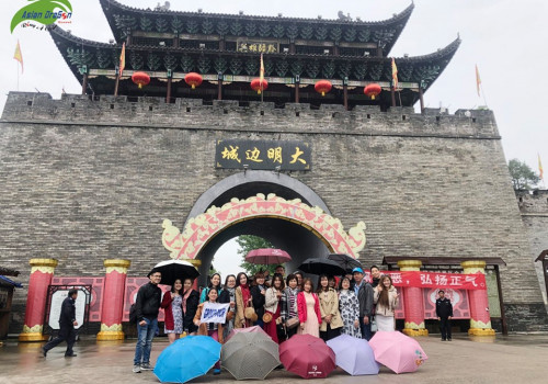 Hình ảnh kỉ niệm đoàn du lịch Phượng Hoàng cổ trấn - Trương Gia Giới khởi hành ngày 28-4