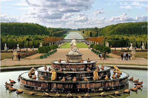 "Soi" độ hoàng tráng của lâu đài Versailles qua các con số