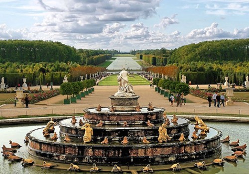 "Soi" độ hoàng tráng của lâu đài Versailles qua các con số