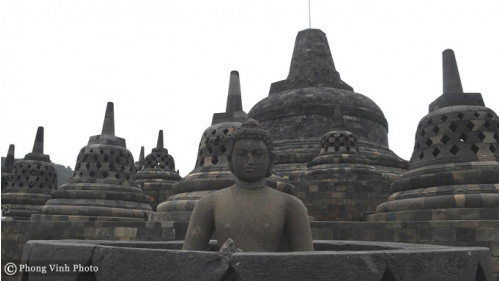 Kì bí những tượng Phật không đầu ở đền Phật giáo lớn nhất thế giới