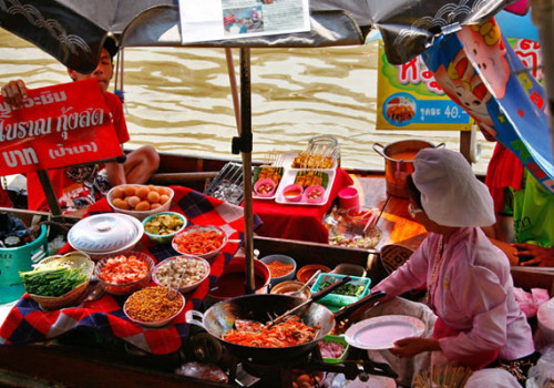 Khám phá vùng chợ nổi tấp nập tại Thái Lan