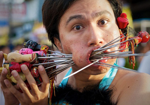 Kinh ngạc với những lễ hội ăn chay “khác người” tại Thái Lan