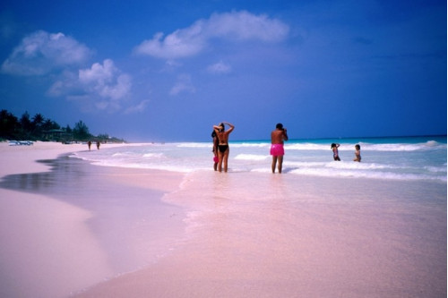 Mê đắm bãi biển cát hồng ở Bahamas 