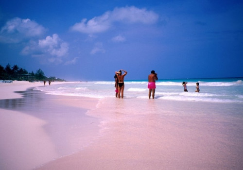 Mê đắm bãi biển cát hồng ở Bahamas 