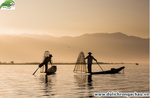 Nghệ thuật chèo thuyền một chân trên hồ Inle