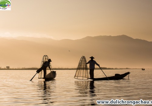 Nghệ thuật chèo thuyền một chân trên hồ Inle