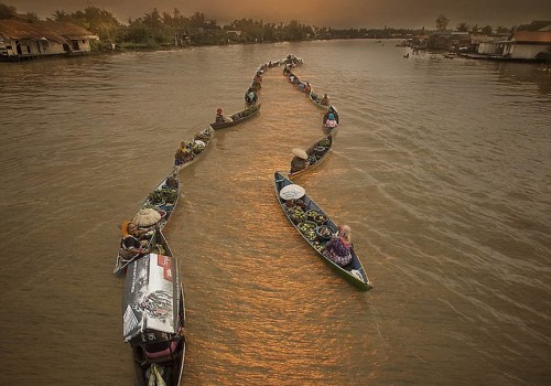 Những hình ảnh hút du khách ở chợ nổi Indonesia