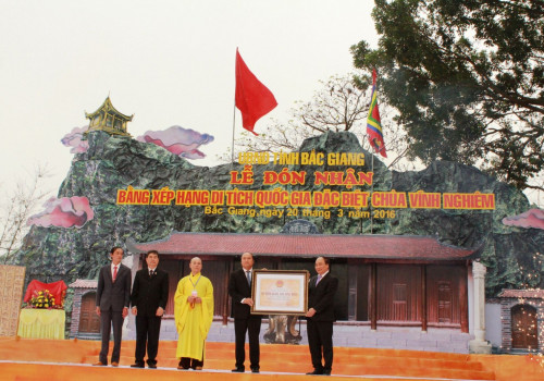 Đón nhận bằng xếp hạng di tích quốc gia đặc biệt chùa Vĩnh Nghiêm