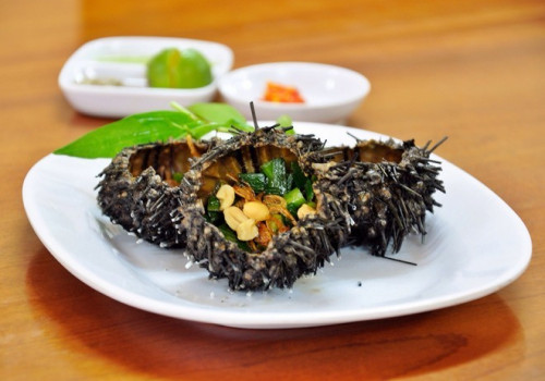 Nhum nướng mỡ hành - đặc sản của biển Nam Du