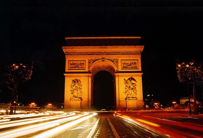 Những địa điểm nổi tiếng du khách nên biết khi đến Paris 2