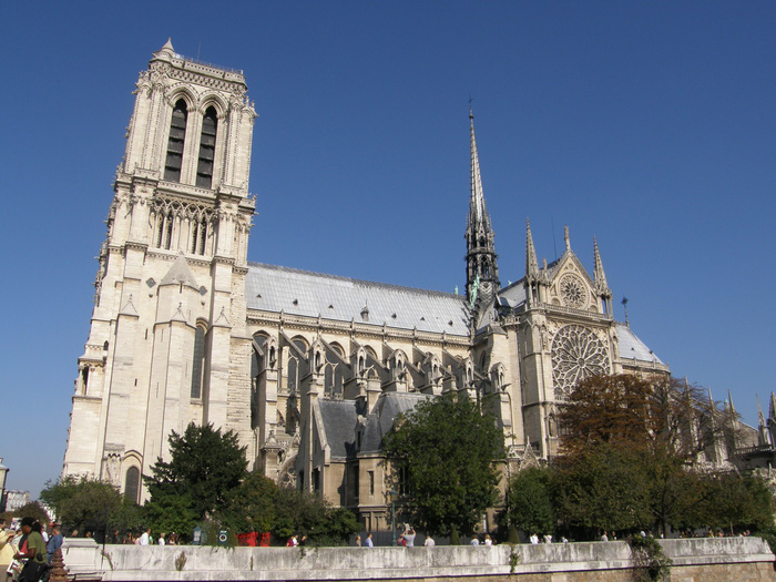 Những địa điểm nổi tiếng du khách nên biết khi đến Paris 4