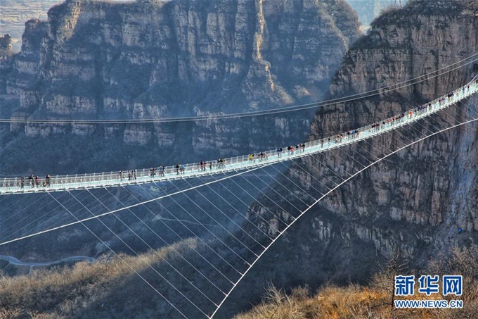 Xuất hiện cầu kính dài nhất thế giới ở Trung Quốc 1