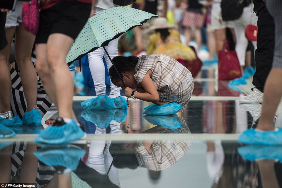 Cầu thủy tinh cao và dài nhất thế giới Glass Brigde 6