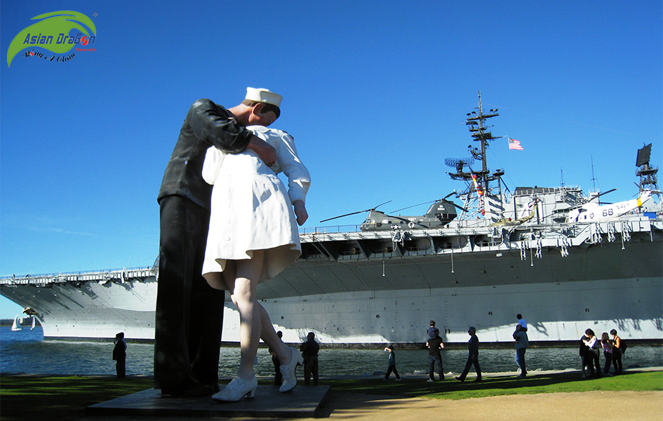 Tàu sân bay USS Midway