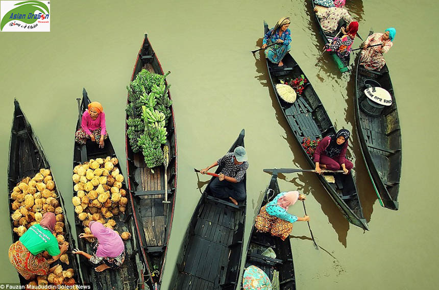 du lịch Indonesia: chợ nổi