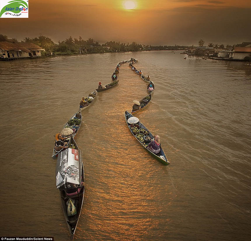 du lịch Indonesia: chợ nổi